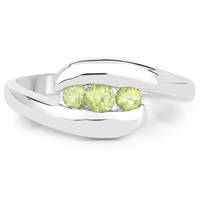 Anillo de plata esterlina .925 con peridoto genuino de 0.56 quilates