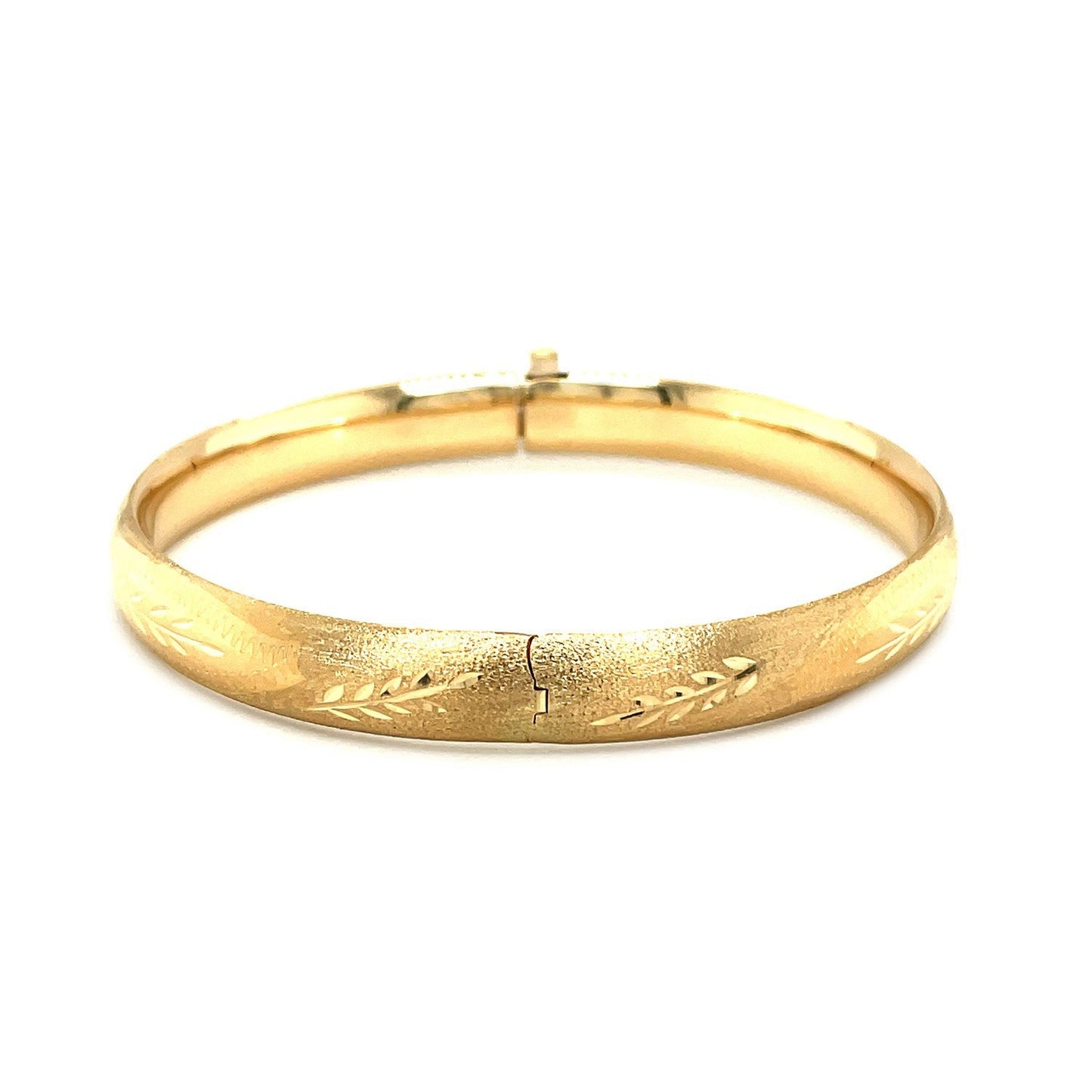 Brazalete clásico con grabado floral en oro amarillo de 14k (8.0mm)