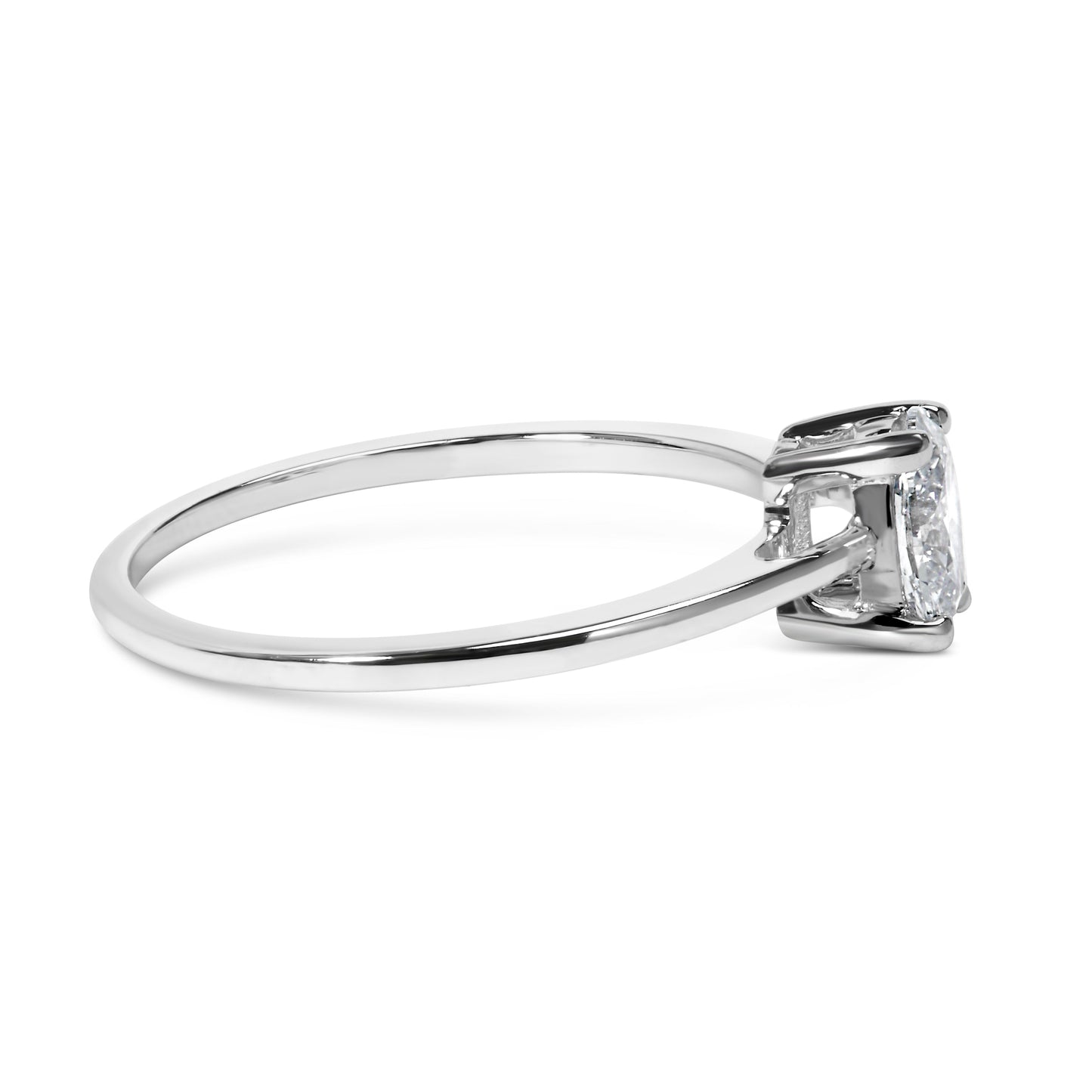 Anillo de compromiso solitario de oro blanco de 14K con diamante de laboratorio ovalado de 1/2 quilate de peso total y 4 puntas (color F-G, claridad VS2-SI1) - Talla 7