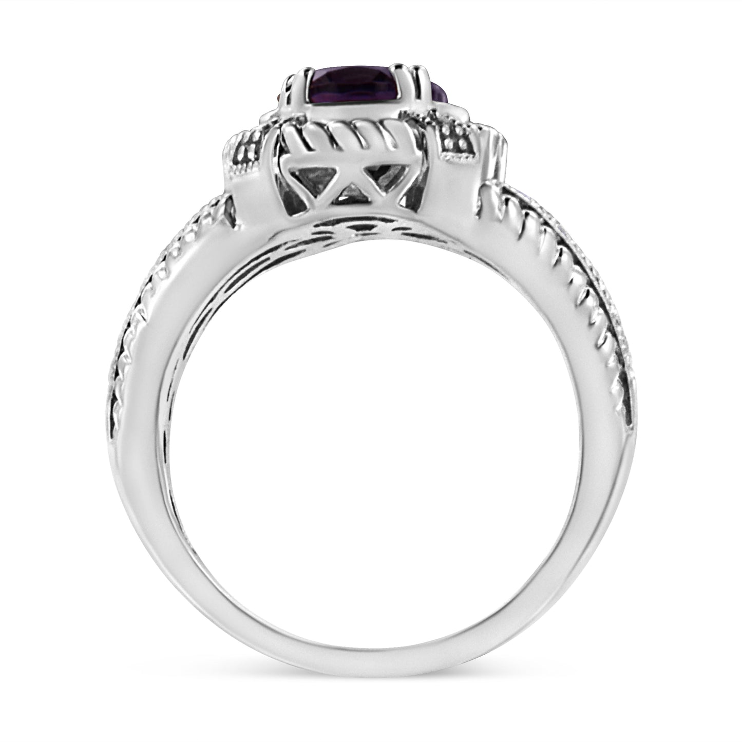 Anillo de plata de ley .925 con amatista morada ovalada de 9x7 mm engastada en garra y detalles de diamantes (color I-J, claridad I1-I2) - Talla 7