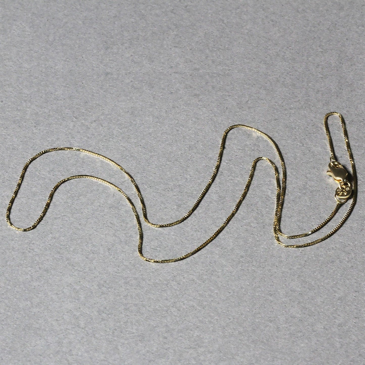 Cadena clásica de oro amarillo de 14k y 0.6mm