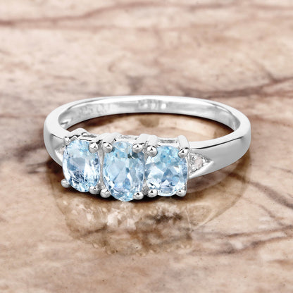 Anillo de plata de ley .925 con aguamarina auténtica de 0.95 quilates y diamantes blancos