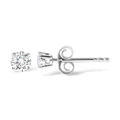 Pendientes de botón clásicos de oro blanco de 14 quilates con diamantes de laboratorio redondos de talla brillante de 5/8 Cttw y 4 puntas con cierre a presión (color F-G, claridad VS1-VS2)