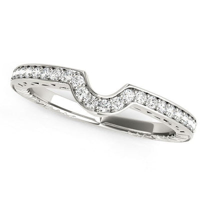 Anillo de boda curvo de oro blanco de 14k con engaste de garras (1/8 ct. p.a.)