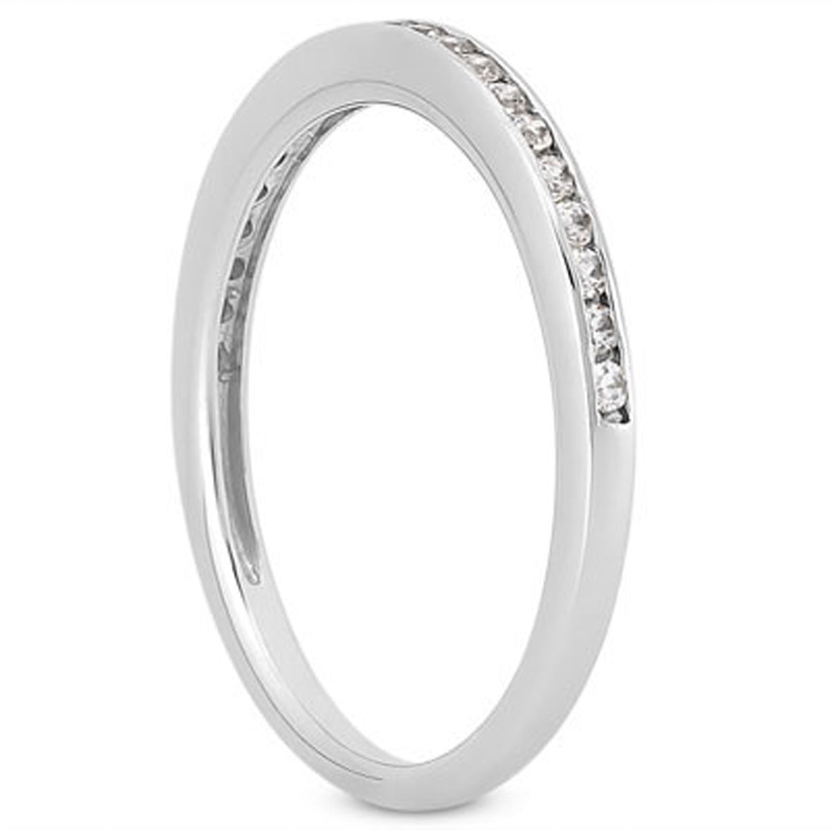Anillo de boda de oro blanco de 14k con perfil delgado y diamantes engastados en carril