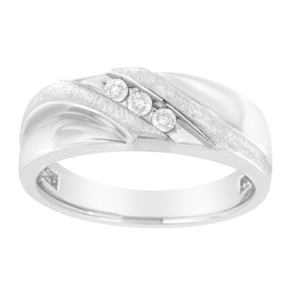 Anillo de boda para hombre de oro blanco de 10K con tres piedras de diamantes engastadas en canal de 1/10 quilates (color I-J, claridad I1-I2) - Talla 10