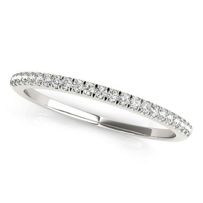 Alianza de boda de oro blanco de 14k con pavé de diamantes (1/8 qt total)