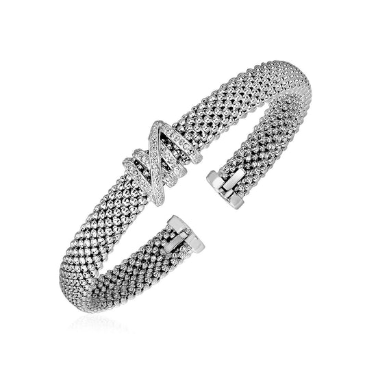 Brazalete rígido con textura de palomitas de maíz con diamantes en plata de ley