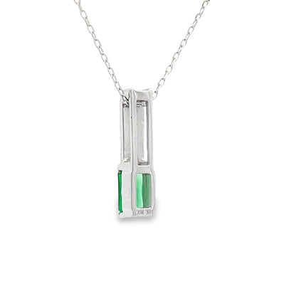 Colgantes de moda de esmeralda creada de 0,06 ct, oro blanco de 10 kt