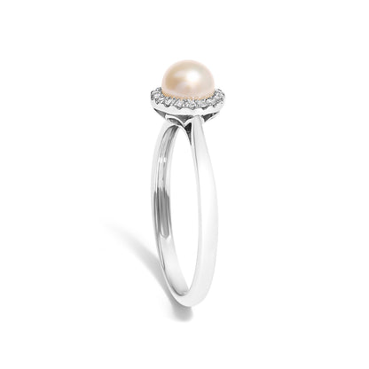 Anillo de oro blanco de 10K con perla cultivada de agua dulce de 5MM y halo de diamantes (color I-J, claridad I1-I2) - Talla de anillo 6.5