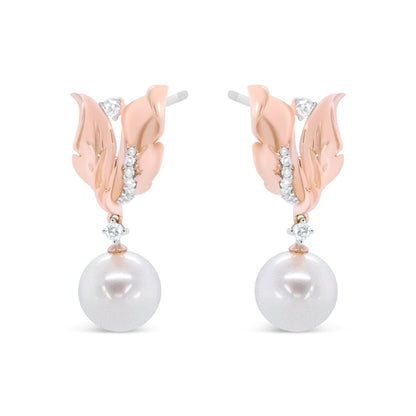 Pendientes de botón colgantes florales de oro rosa de 14K con diamantes redondos de 1/6 Cttw y perlas redondas de 8mm (color H-I, claridad I1-I2)