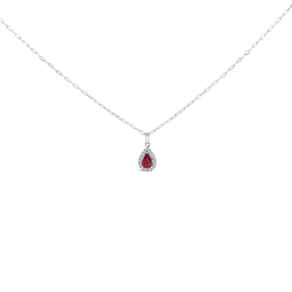 Collar con colgante de rubí rojo y diamantes de halo en forma de pera 6x4 de oro blanco de 14 quilates - 18 pulgadas