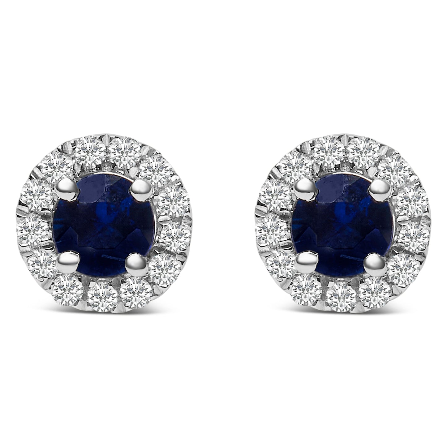 Pendientes de oro blanco de 10K con zafiro azul redondo de 3,25 mm x 3,25 mm y halo de diamantes de 1/10 Cttw (color I-J, claridad I1-I2)