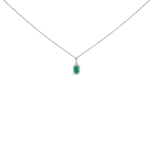 Collar con colgante de oro blanco de 10K, esmeralda verde de 5x3mm y halo de diamantes, forma octogonal, 45.72 cm (color I-J, claridad I1-I2)