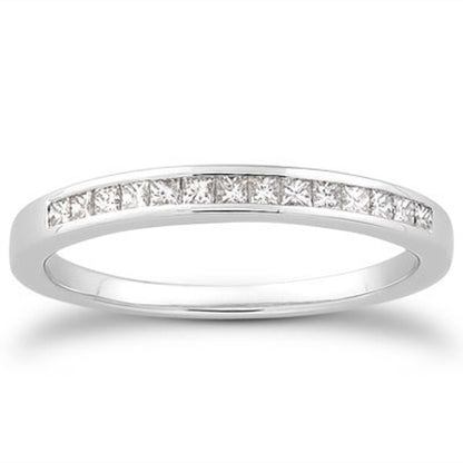 Anillo de boda de oro blanco de 14k con diamantes princesa engastados en canal