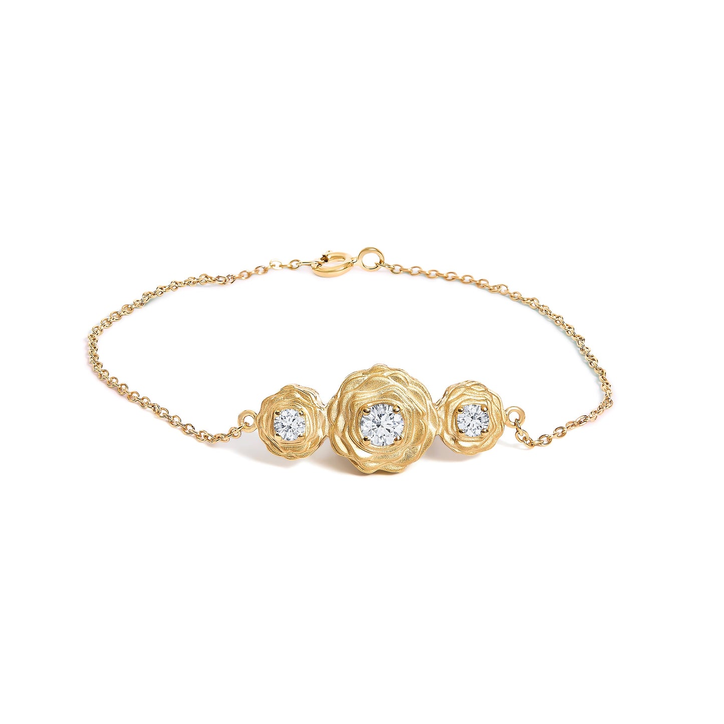 Pulsera de eslabones con diseño de rosas de plata de ley bañada en oro amarillo de 14 quilates con diamantes cultivados en laboratorio de 0,5 quilates.