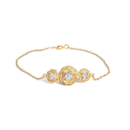 Pulsera de eslabones con diseño de rosas de plata de ley bañada en oro amarillo de 14 quilates con diamantes cultivados en laboratorio de 0,5 quilates.