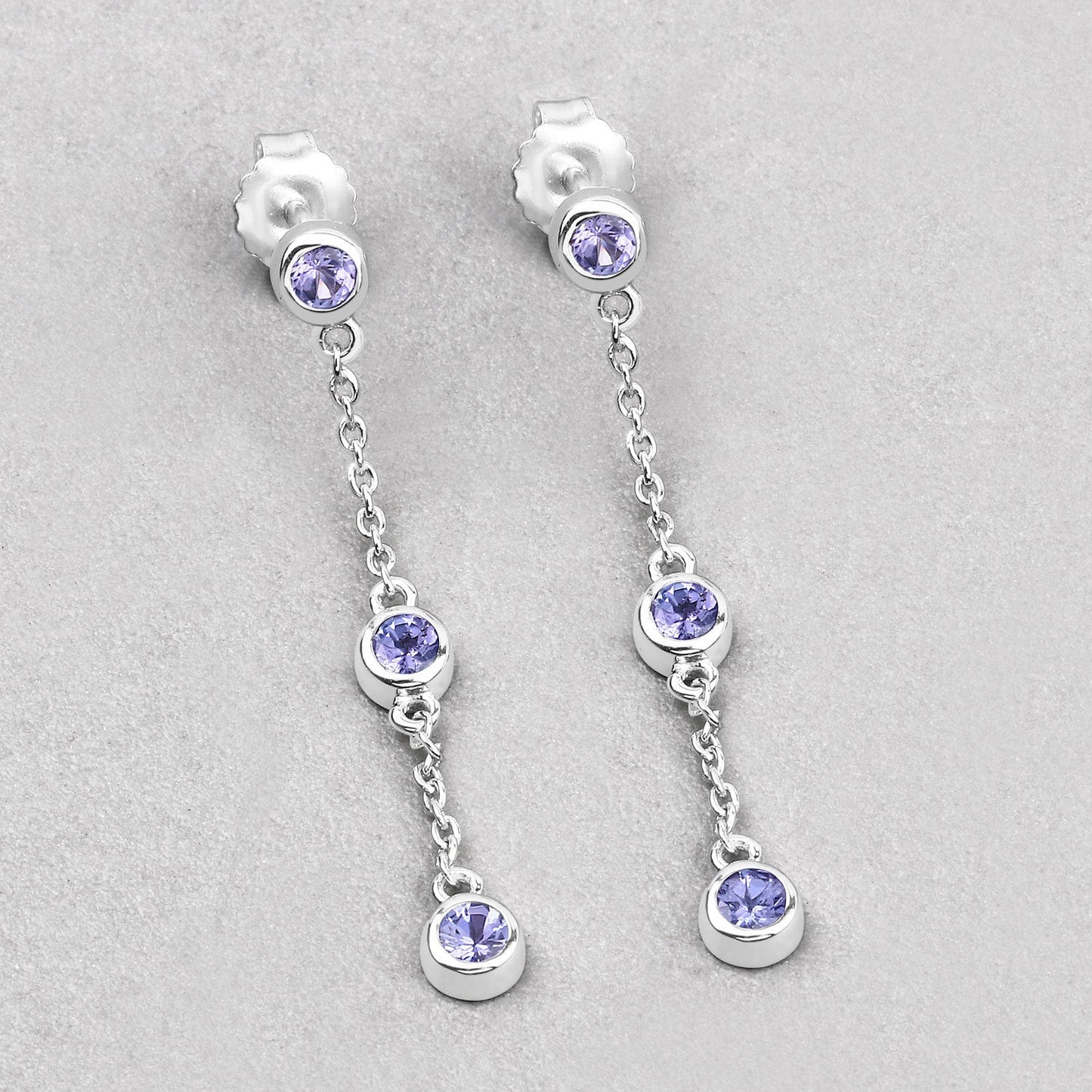 Pendientes de plata de ley .925 con tanzanita genuina de 0,60 quilates