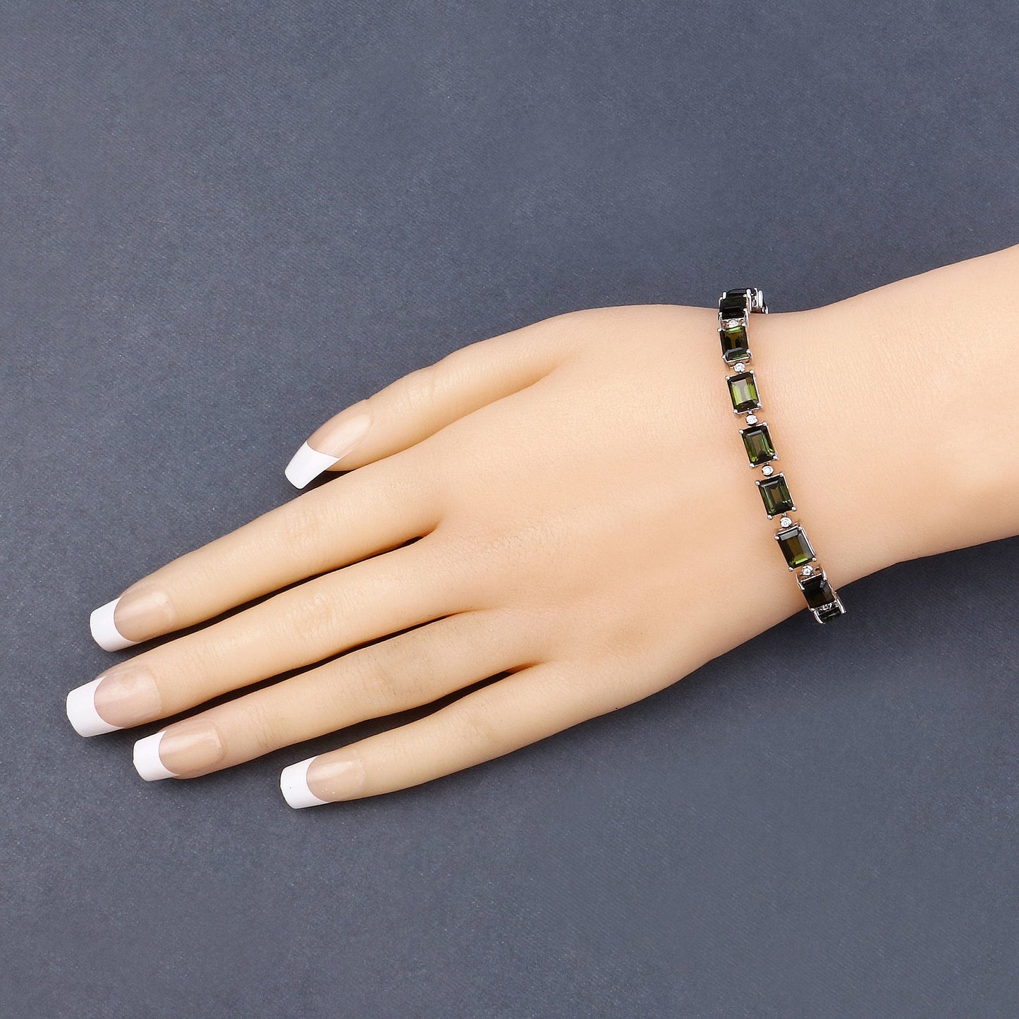 Pulsera de oro blanco de 14 quilates con turmalina verde genuina de 19,04 quilates y diamantes blancos