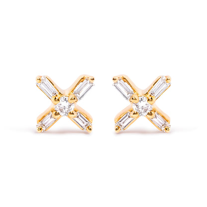 Pendientes de tuerca de oro amarillo de 10 quilates con diamantes redondos y de talla baguette de 1/10 Cttw en forma de X (color H-I, claridad I1-I2)