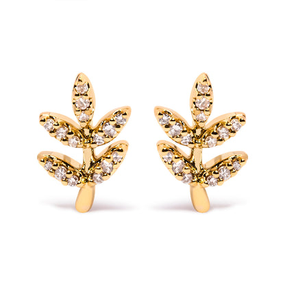 Pendientes de botón de hoja y rama acentuados con diamantes de oro amarillo de 10 qt y 1/10 ct (color H-I, claridad I1-I2)