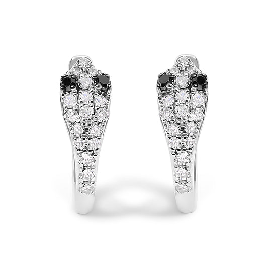 Pendientes de aro tipo Huggy de oro blanco de 10K con ojos de serpiente de diamante de 1/5 Cttw