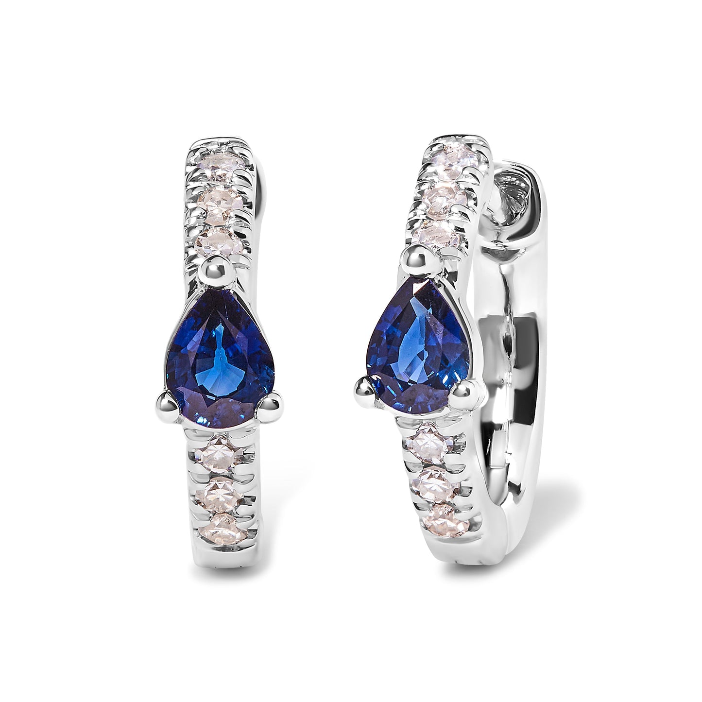 Pendientes de aro tipo huggie de zafiro azul con forma de pera de oro blanco de 10 qt y diamantes de 1/10 Cttw (color H-I, claridad I1-I2)