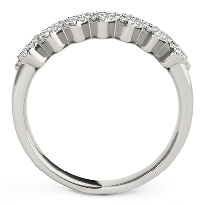 Anillo ancho con patrón multidiaogonal y diamantes en oro blanco de 14k (5/8 qt)