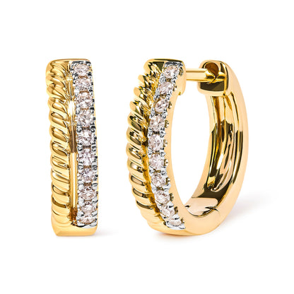 Pendientes de aro tipo Huggie de oro amarillo de 10K con diamante de 0,10 quilates en total y cuerda retorcida (color H-I, claridad I1-I2)