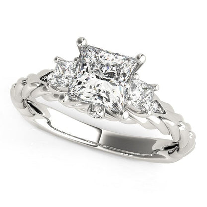 Anillo de diamantes de estilo antiguo de 3 piedras con corte princesa en oro blanco de 14k (1 1/8 cttw)