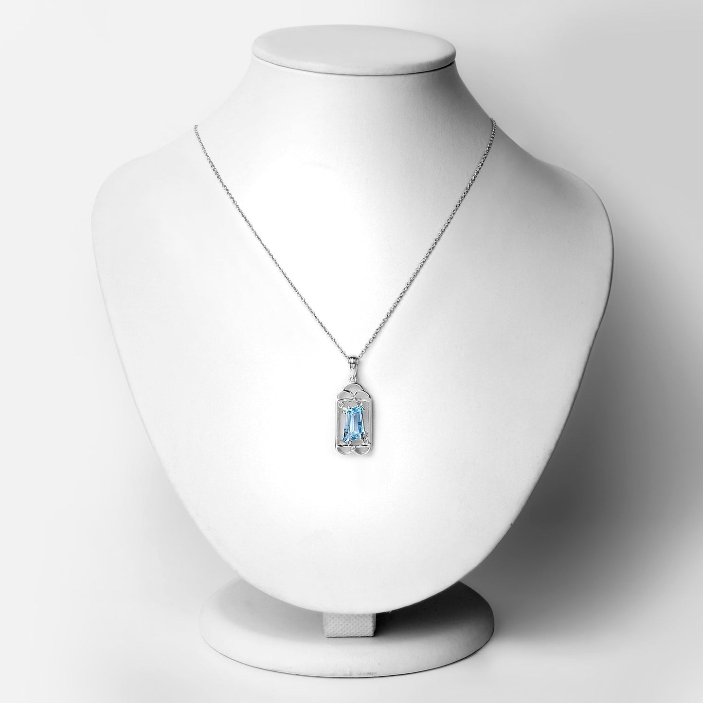 Colgante de plata de ley .925 con topacio azul suizo auténtico y topacio blanco de 4,57 quilates