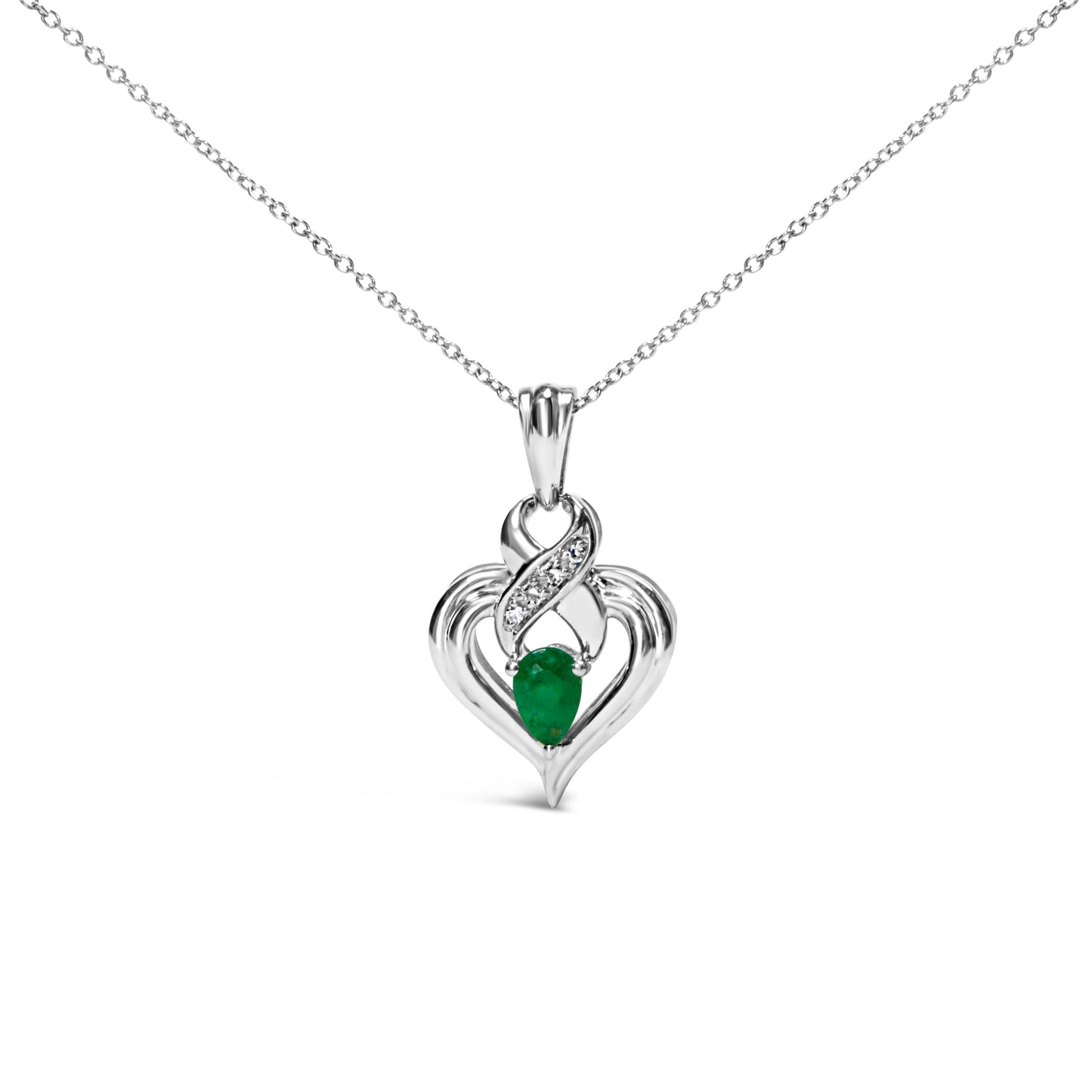 Collar con colgante de corazón de esmeralda en forma de pera de 6x4 mm y detalles de diamantes de plata de ley .925 (Color H-I, Claridad SI1-SI2) - 45.72 cm