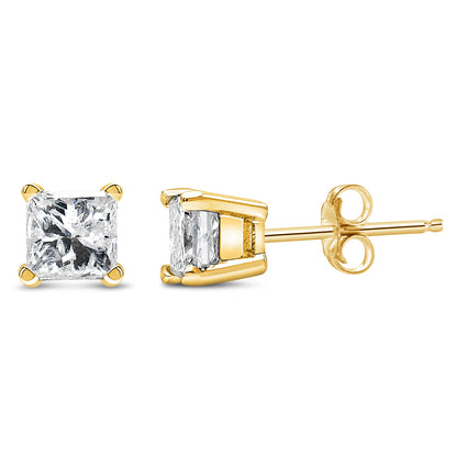 Pendientes de botón solitarios con diamantes de talla princesa de 1/3 Cttw en oro amarillo de 14k con engaste de 4 puntas, certificados por IGI (color Q-R, claridad I1-I2)