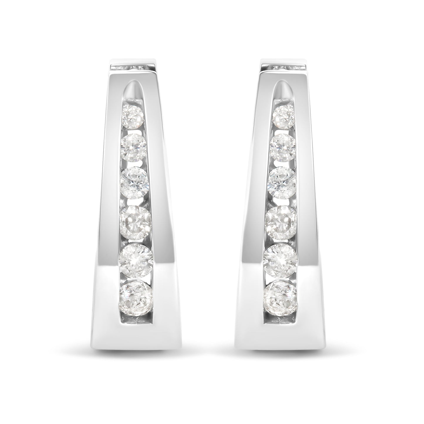 Pendientes de aro de oro blanco de 14k con diamantes de talla redonda brillante engastados en carril de 1/4 Cttw (color I-J, claridad I2-I3)