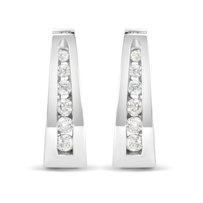 Pendientes de aro de oro blanco de 14k con diamantes de talla redonda brillante engastados en carril de 1/4 Cttw (color I-J, claridad I2-I3)