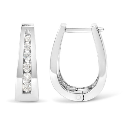 Pendientes de aro de oro blanco de 14k con diamantes de talla redonda brillante engastados en carril de 1/4 Cttw (color I-J, claridad I2-I3)