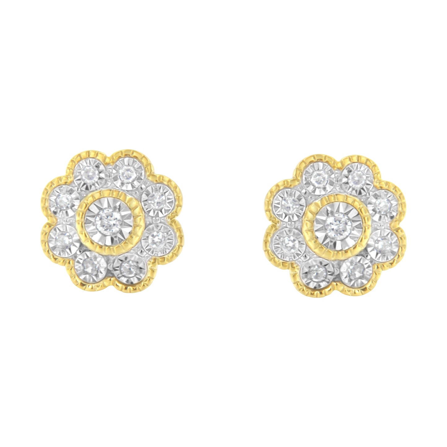 Pendientes de botón florales de diamante engastados en placa milagrosa de 1/6 Cttw de plata de ley .925 chapada en oro amarillo de 14 quilates (color I-J, claridad I2-I3)