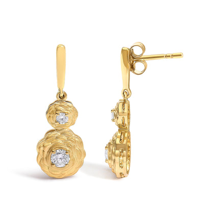 Pendientes colgantes con acabado mate de plata de ley bañada en oro amarillo de 14 quilates con diamantes cultivados en laboratorio de 0,5 quilates.