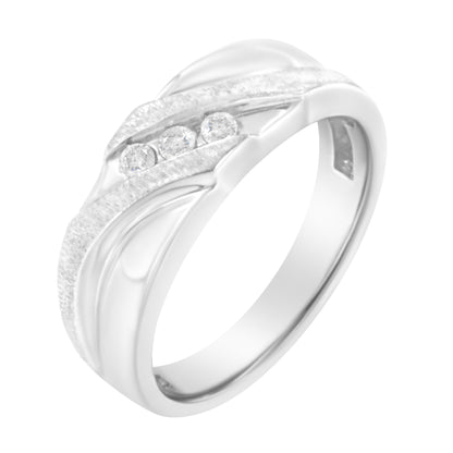 Anillo de boda para hombre de oro blanco de 10K con tres piedras de diamantes engastadas en canal de 1/10 quilates (color I-J, claridad I1-I2) - Talla 10