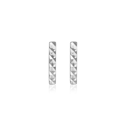 Aretes de barra texturizados de oro blanco de 14k