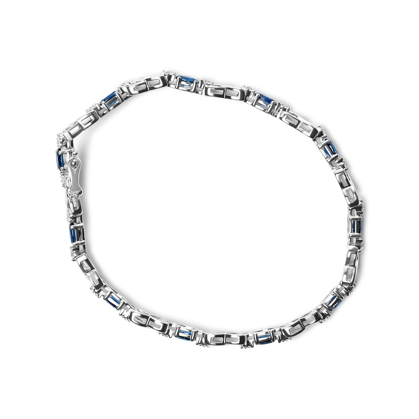 Pulsera de eslabones en "X" de oro blanco de 10K con zafiro ovalado de 5x4mm y diamantes de 1/10 Cttw engarzados en garra - Talla 7" (Color H-I, Claridad SI1-SI2)
