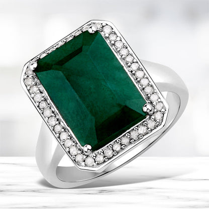 Anillo de plata de ley .925 con esmeralda teñida de 5.72 quilates y diamantes blancos
