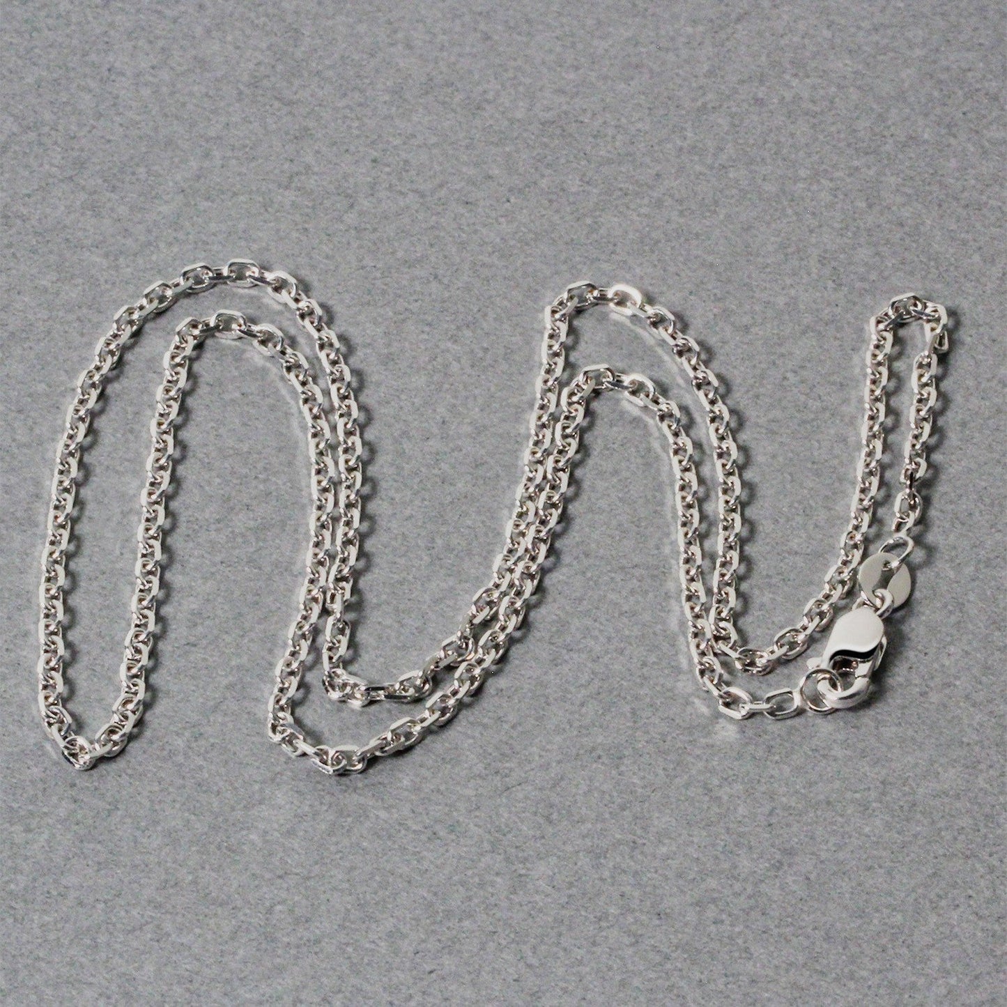 Cadena de eslabones tipo cable de 14k en oro blanco con corte de diamante de 1.8mm