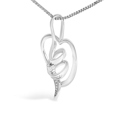 Collar con colgante de corazón abierto con diseño de remolino de diamante redondo de oro blanco de 10 quilates y 0,03 quilates de Espira (color I-J, claridad I2-I3), 45,72 cm