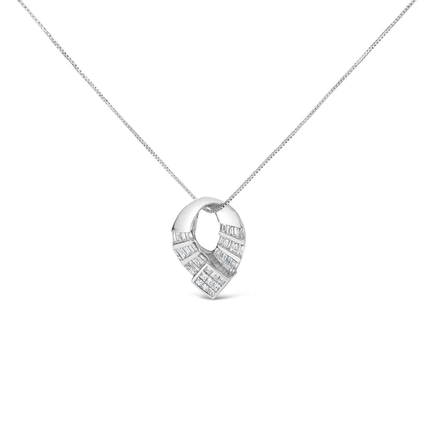 Collar con colgante ovalado curvo de oro blanco de 14 quilates y 1 5/8 quilates, con diamantes talla princesa con engaste invisible y diamantes talla baguette con engaste en carril (color G-H, claridad VS2-SI1)