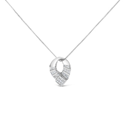 Collar con colgante ovalado curvo de oro blanco de 14 quilates y 1 5/8 quilates, con diamantes talla princesa con engaste invisible y diamantes talla baguette con engaste en carril (color G-H, claridad VS2-SI1)