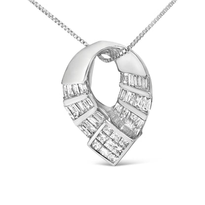 Collar con colgante ovalado curvo de oro blanco de 14 quilates y 1 5/8 quilates, con diamantes talla princesa con engaste invisible y diamantes talla baguette con engaste en carril (color G-H, claridad VS2-SI1)