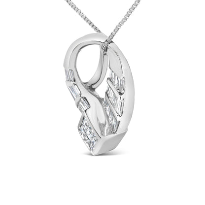 Collar con colgante ovalado curvo de oro blanco de 14 quilates y 1 5/8 quilates, con diamantes talla princesa con engaste invisible y diamantes talla baguette con engaste en carril (color G-H, claridad VS2-SI1)