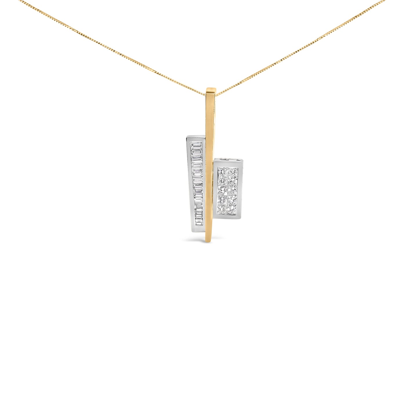 Collar con colgante en forma de llave de oro amarillo y blanco de 18 quilates con diamantes talla princesa y baguette de 1,87 quilates en total (color H-I, claridad SI1-SI2) y 45,72 cm