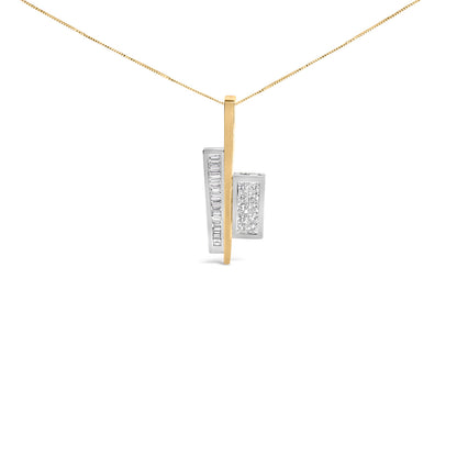 Collar con colgante en forma de llave de oro amarillo y blanco de 18 quilates con diamantes talla princesa y baguette de 1,87 quilates en total (color H-I, claridad SI1-SI2) y 45,72 cm